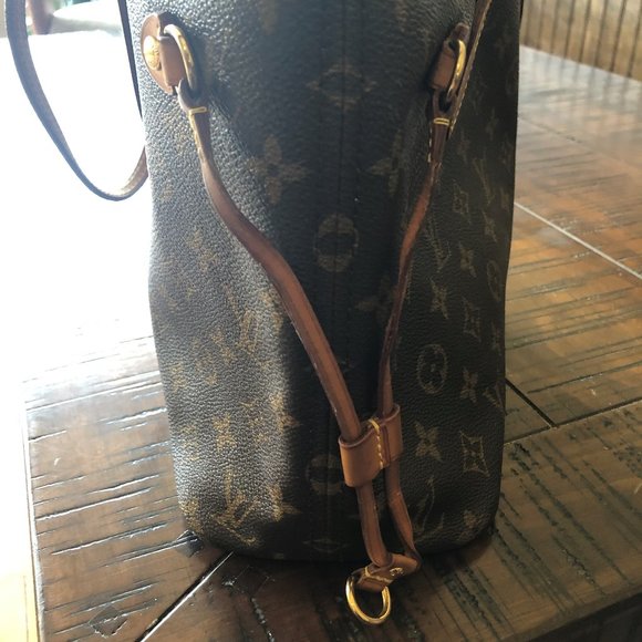 Authentic Louis Vuitton - Picture 7 of 8